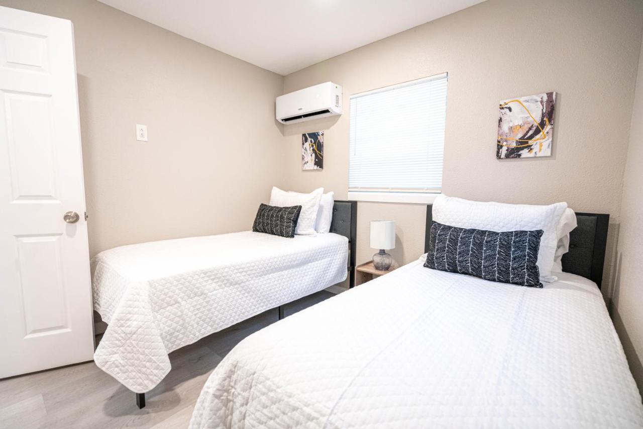 University Serenity Suites 탬파 외부 사진